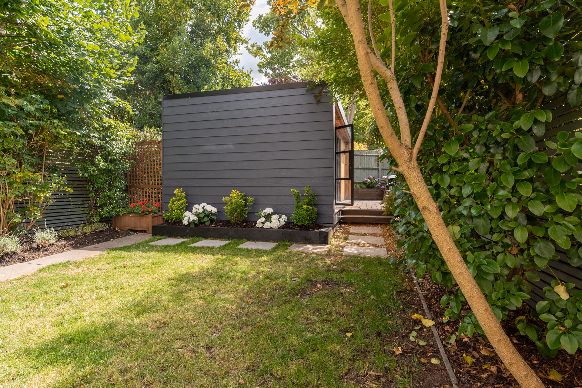 frame-style-garden-office